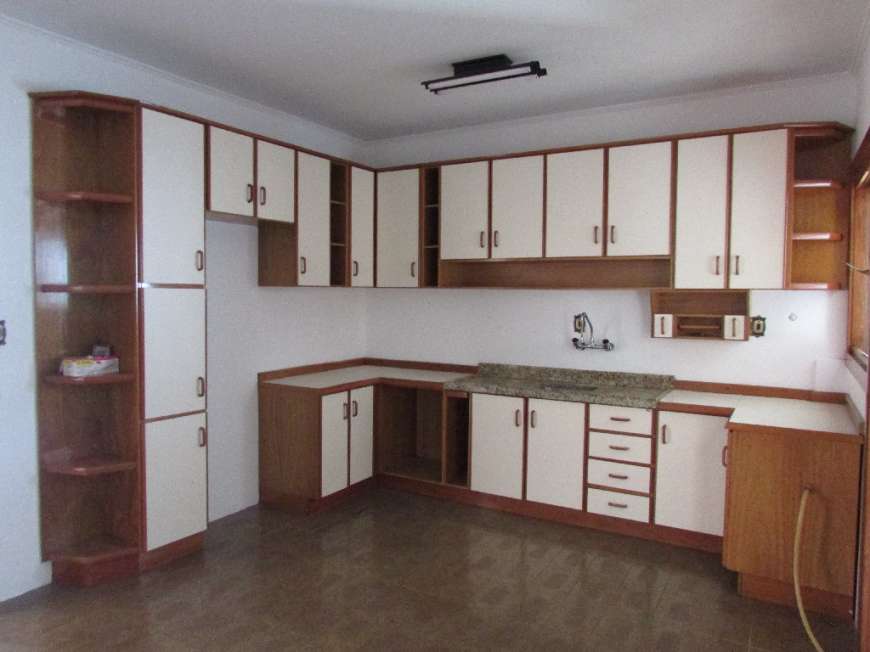 Apartamento com 3 Quartos para Alugar, 210 m² por R$ 2.000/Mês Centro, Caxias do Sul - RS
