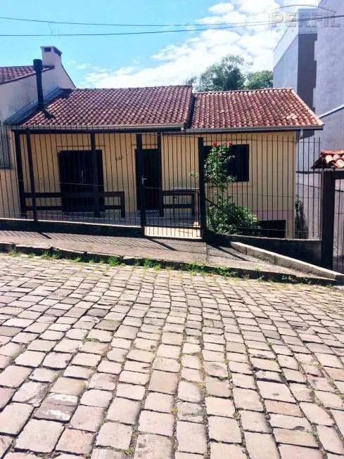 Casa com 3 Quartos à Venda, 120 m² por R$ 415.000 Rua Coronel Alorino Machado de Lucena, 548 - Cidade Nova, Caxias do Sul - RS