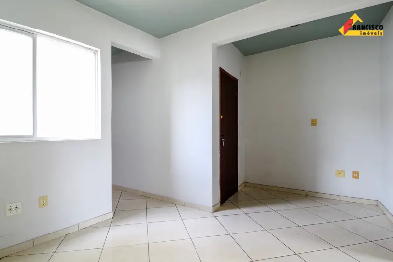 Apartamento com 2 Quartos para Alugar, 52 m² por R$ 650/Mês Rua Salinas, 294 - Centro, Divinópolis - MG