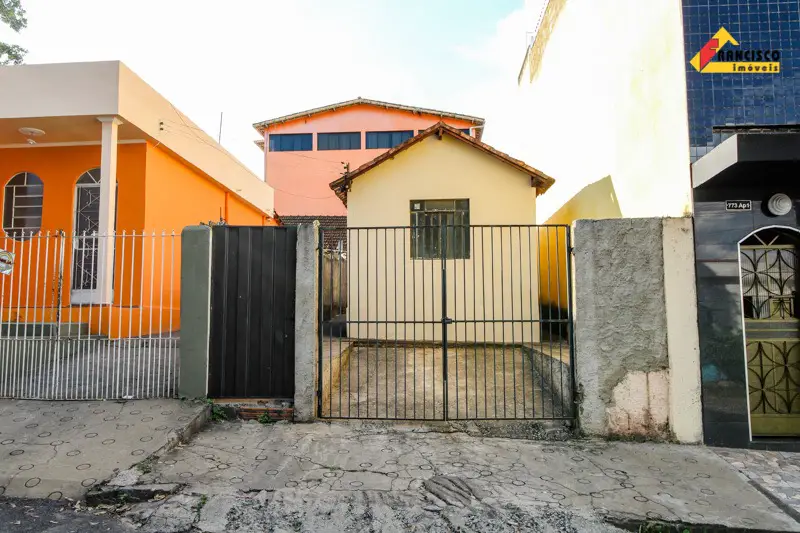 Casa com 1 Quarto para Alugar, 40 m² por R$ 450/Mês Rua Antônio Cezário Azevedo, 769 - Bom Pastor, Divinópolis - MG