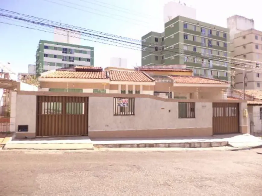 Casa com 3 Quartos para Alugar, 280 m² por R$ 2.500/Mês Luzia, Aracaju - SE