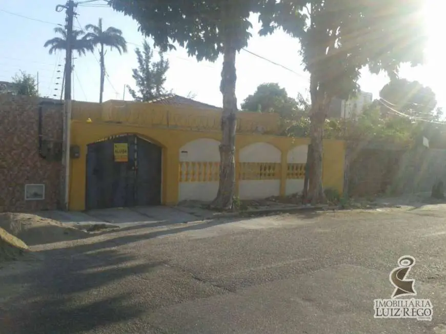 Casa com 4 Quartos para Alugar, 383 m² por R$ 1.600/Mês Rua Alfeu Aboim, 406 - Papicu, Fortaleza - CE