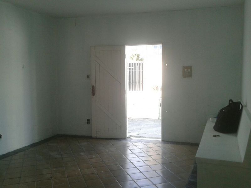 Casa com 2 Quartos para Alugar por R$ 2.000/Mês Pereira Lobo, Aracaju - SE