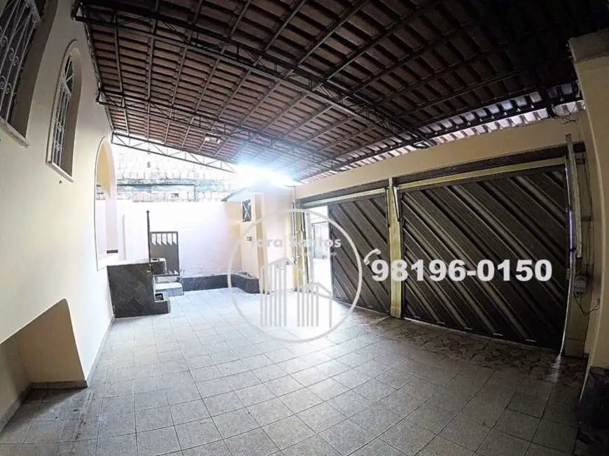 Casa com 2 Quartos para Alugar, 200 m² por R$ 1.200/Mês Rua Armando Fontes, 6373 - Compensa, Manaus - AM