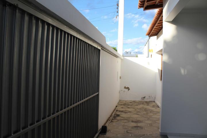 Casa com 4 Quartos para Alugar por R$ 2.000/Mês Rua Francisco Modesto Filho, 72 - Centro, Petrolina - PE