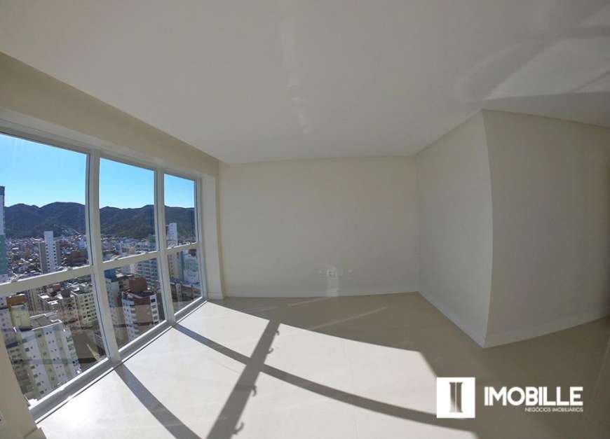 Apartamento com 4 Quartos à Venda, 170 m² por R$ 2.400.000 Avenida Brasil, 577 - 1 Quadra Do Mar, Balneário Camboriú - SC