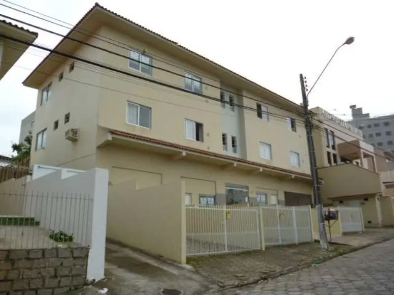 Kitnet com 1 Quarto para Alugar, 30 m² por R$ 550/Mês Barreiros, São José - SC