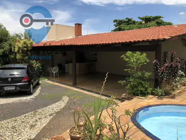 Casa com 3 Quartos à Venda, 250 m² por R$ 1.100.000 Setor Leste Universitário, Goiânia - GO