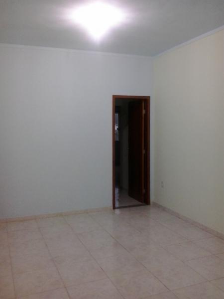Apartamento com 2 Quartos para Alugar por R$ 750/Mês Rua das Oliveiras - Jardim Atlântico, Maricá - RJ