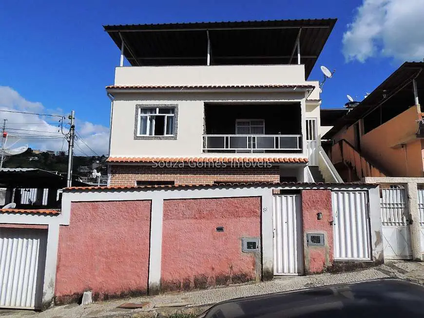 Sobrado com 3 Quartos à Venda, 132 m² por R$ 270.000 Rua Samuel Costa - Teixeiras, Juiz de Fora - MG