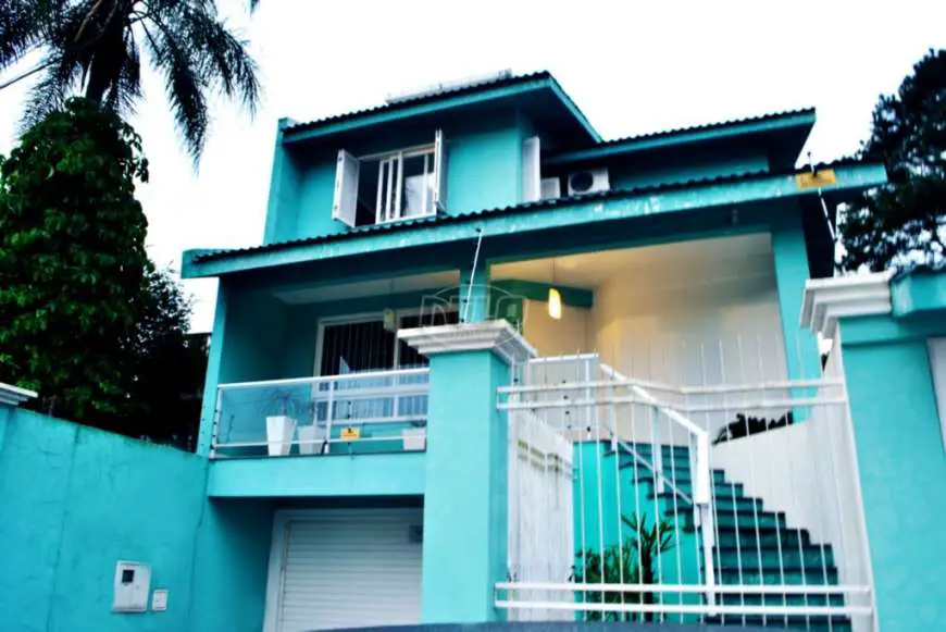 Casa com 3 Quartos à Venda, 272 m² por R$ 1.600.000 Rua Carlos Brenner, 56 - Nossa Senhora de Lourdes, Santa Maria - RS