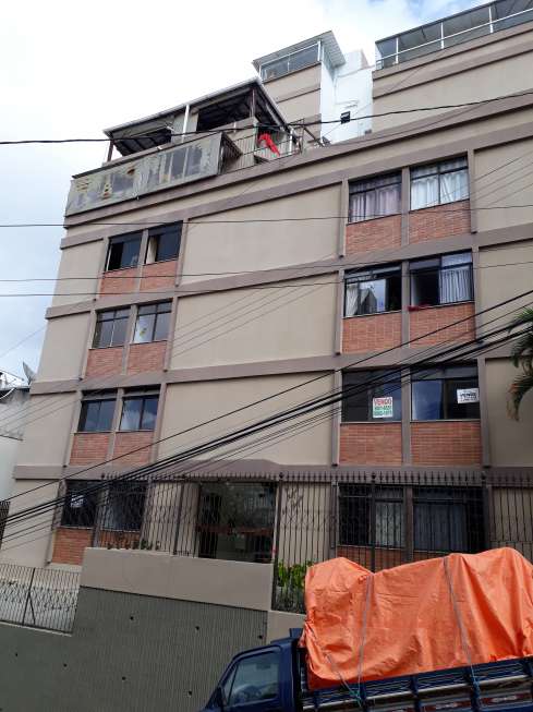Apartamento com 2 Quartos para Alugar, 70 m² por R$ 650/Mês Rua Francisco Vale - Centro, Juiz de Fora - MG