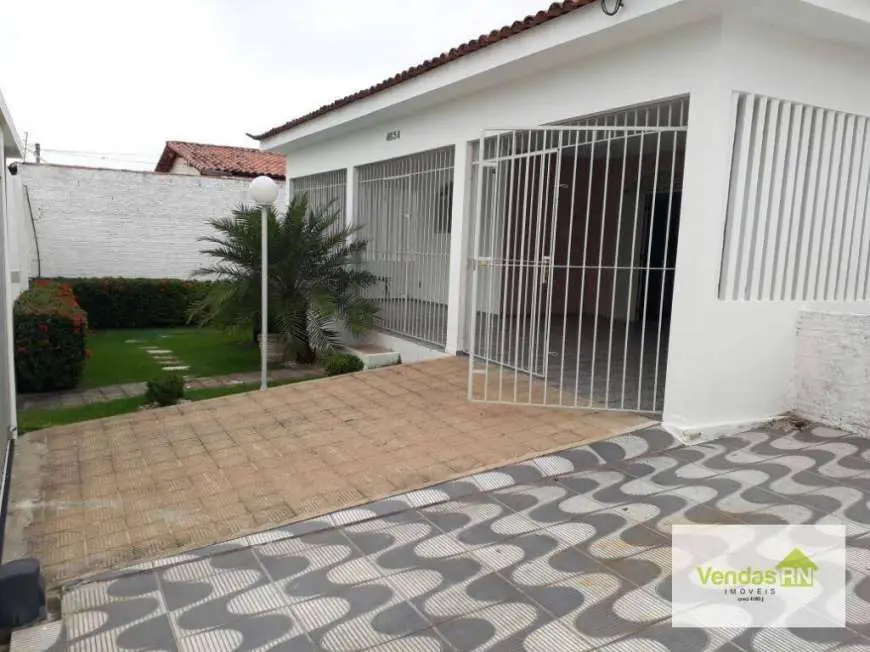 Casa com 3 Quartos para Alugar, 121 m² por R$ 1.300/Mês Rua Jequitibá, 4654 - Neópolis, Natal - RN