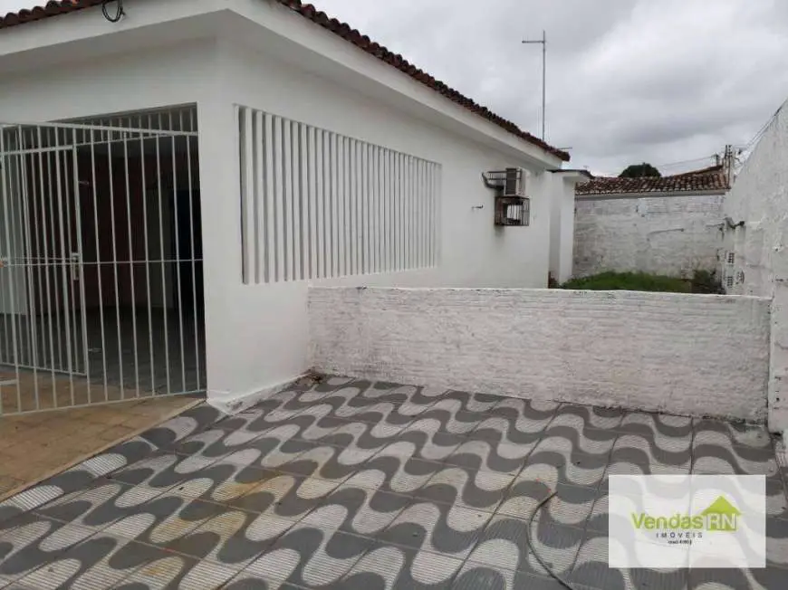 Casa com 3 Quartos para Alugar, 121 m² por R$ 1.300/Mês Rua Jequitibá, 4654 - Neópolis, Natal - RN