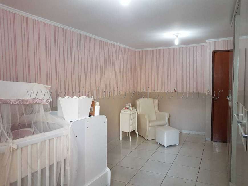 Casa com 3 Quartos à Venda, 200 m² por R$ 270.000 Rua Dona Maria Cecília Mascarenhas de Figueiredo - Conjunto Caiçara, Goiânia - GO