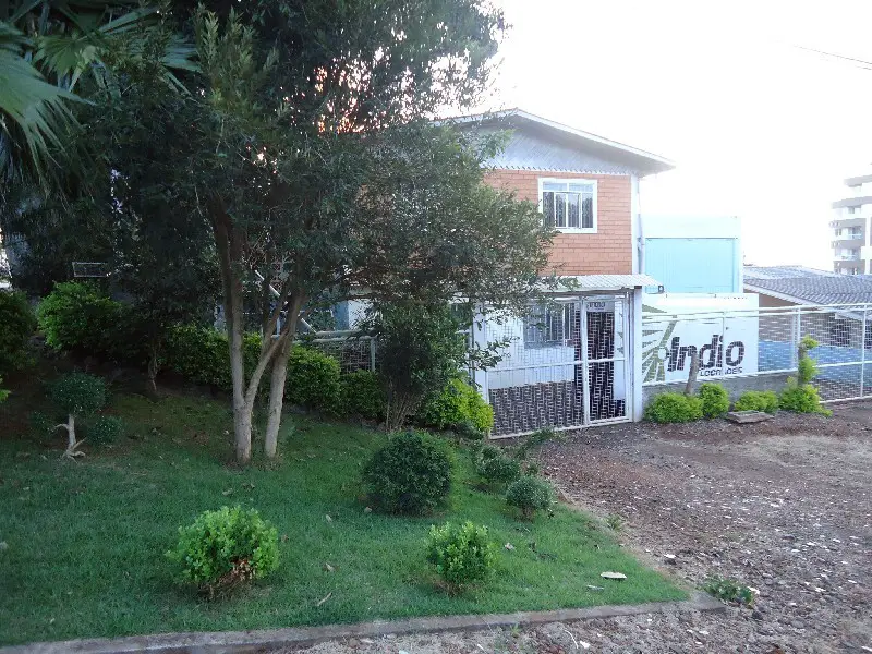 Casa com 3 Quartos à Venda, 200 m² por R$ 585.000 Rua Rui Barbosa - D - Universitário, Chapecó - SC