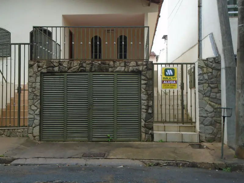 Casa com 2 Quartos para Alugar por R$ 650/Mês Saraiva, Uberlândia - MG