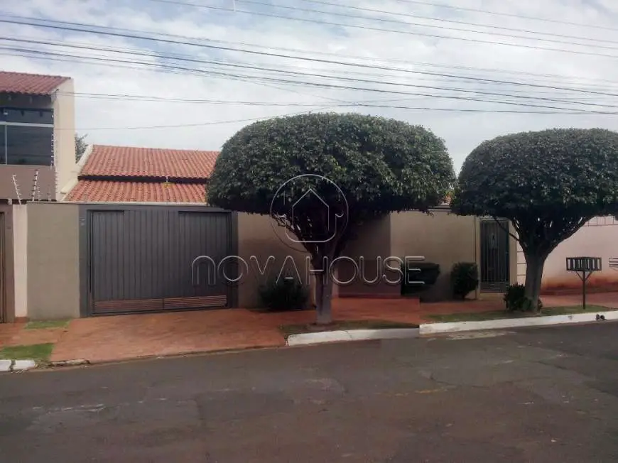 Casa com 3 Quartos à Venda, 234 m² por R$ 590.000 Vila Vilas Boas, Campo Grande - MS