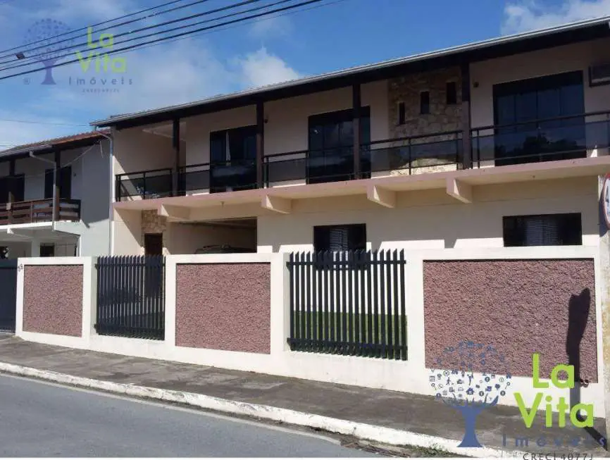 Casa com 3 Quartos à Venda, 312 m² por R$ 550.000 Rua João José Schmitz - Bela Vista, Gaspar - SC