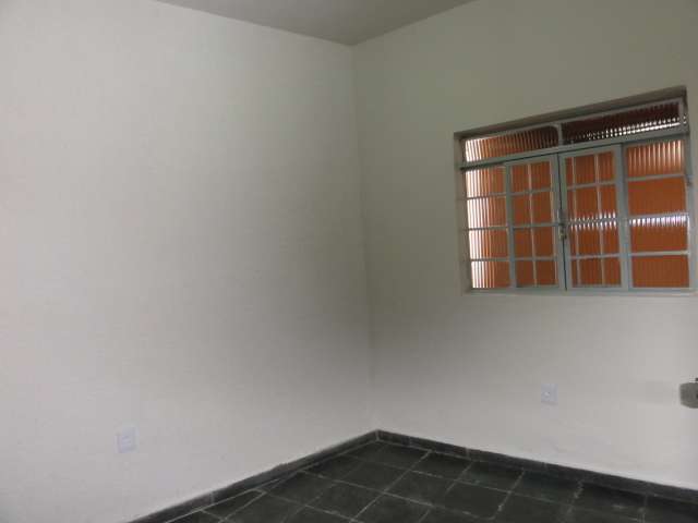 Casa com 3 Quartos para Alugar, 100 m² por R$ 800/Mês Céu Azul, Belo Horizonte - MG