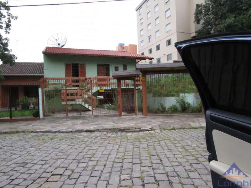 Casa com 5 Quartos à Venda, 250 m² por R$ 1.200.000 Rua Miguel Muratore, 531 - Rio Branco, Caxias do Sul - RS