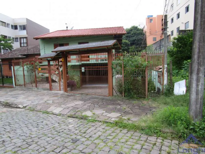 Casa com 5 Quartos à Venda, 250 m² por R$ 1.200.000 Rua Miguel Muratore, 531 - Rio Branco, Caxias do Sul - RS