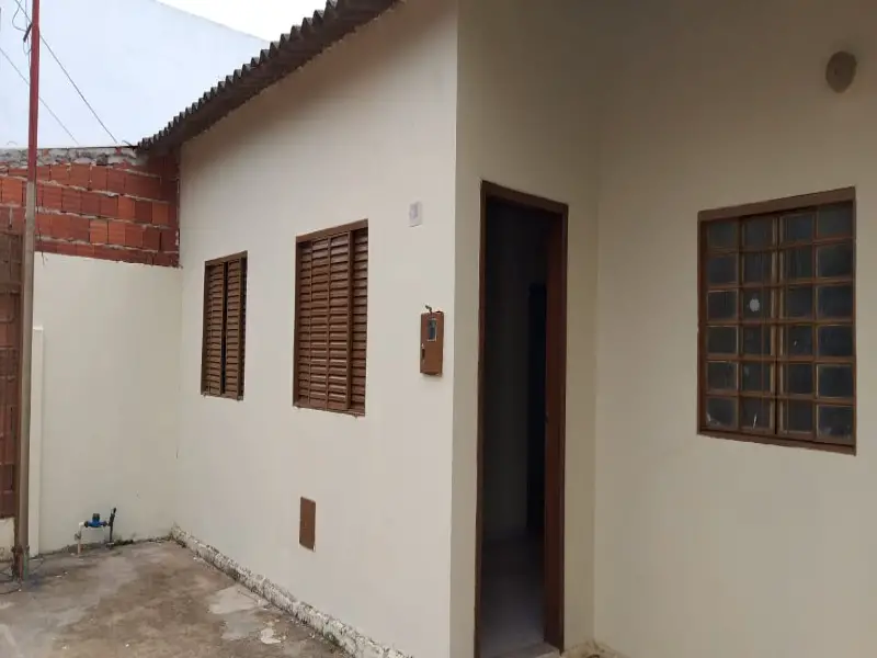 Casa com 2 Quartos para Alugar, 100 m² por R$ 800/Mês Ceilandia Sul, Ceilândia - DF