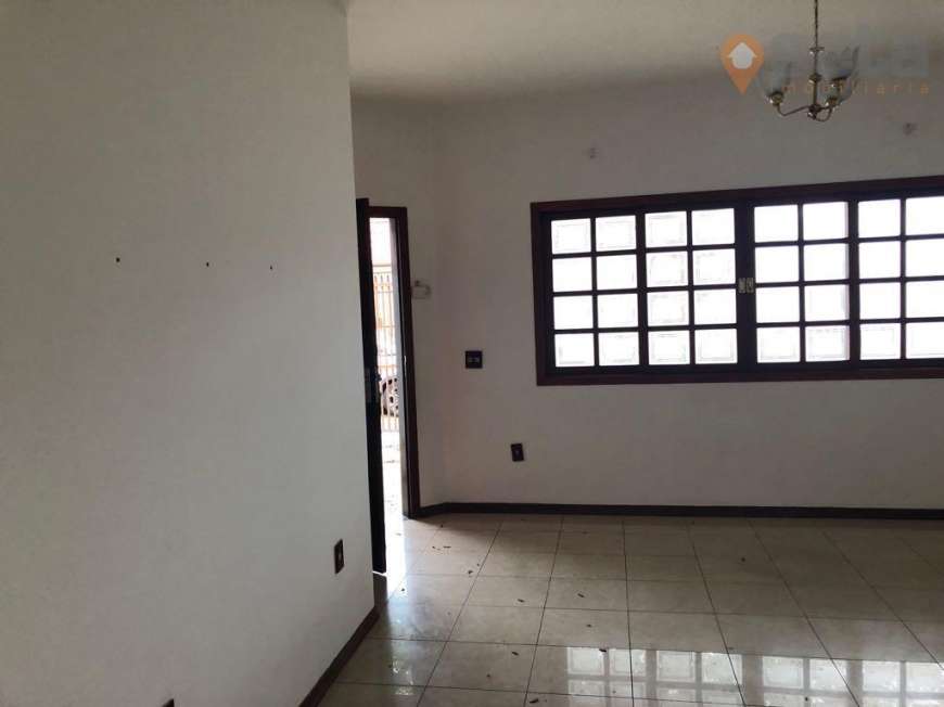 Casa com 3 Quartos para Alugar, 140 m² por R$ 2.455/Mês Jardim das Indústrias, São José dos Campos - SP