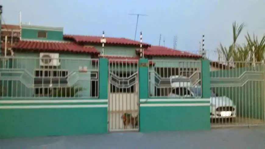 Casa com 2 Quartos à Venda, 150 m² por R$ 210.000 Rua América do Sul - Jardim dos Estados, Várzea Grande - MT
