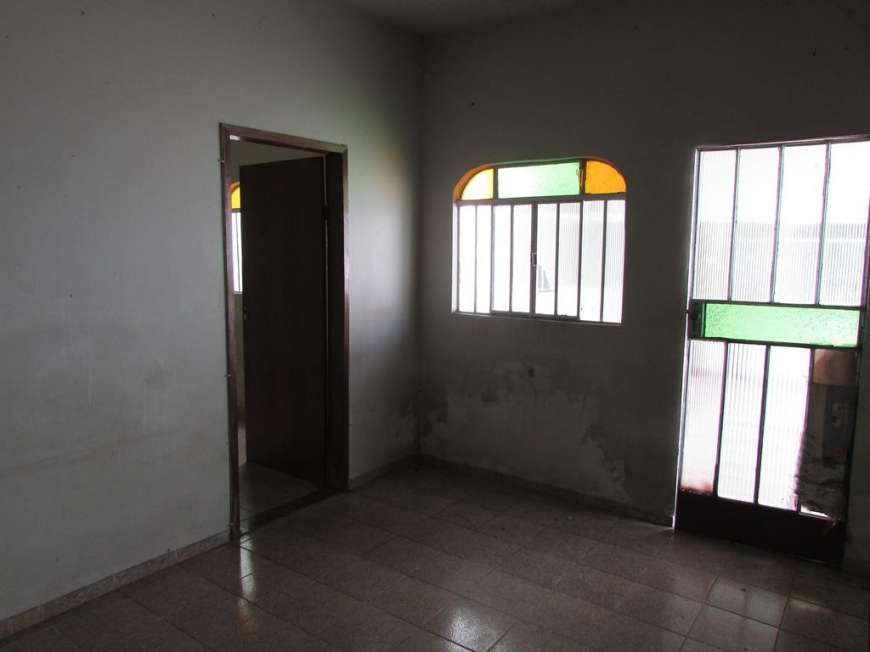 Casa com 3 Quartos para Alugar, 70 m² por R$ 450/Mês Nossa Senhora das Graças, Divinópolis - MG