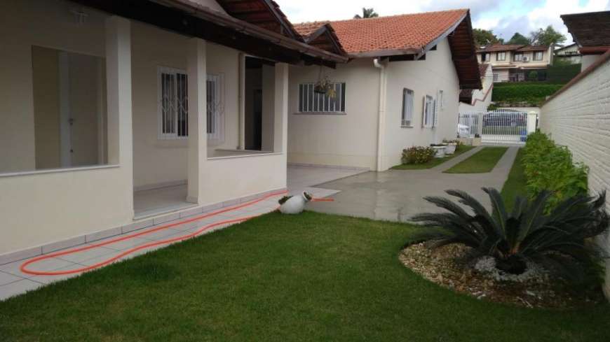 Casa com 3 Quartos à Venda, 200 m² por R$ 790.000 Velha, Blumenau - SC