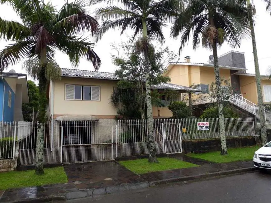 Casa com 3 Quartos à Venda, 200 m² por R$ 550.000 Rua São Vicente de Paula, 340 - Michel, Criciúma - SC