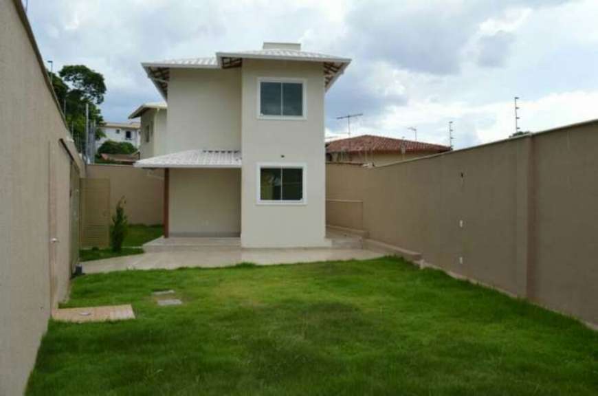 Casa com 3 Quartos à Venda, 100 m² por R$ 669.000 Rua dos Expedicionários, 1240 - Santa Amélia, Belo Horizonte - MG