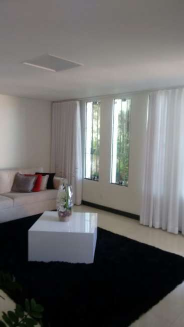 Casa com 3 Quartos à Venda, 360 m² por R$ 950.000 Rio Branco, Belo Horizonte - MG
