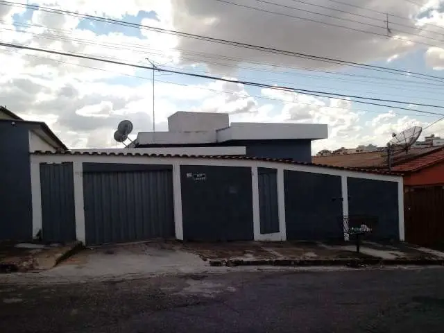 Casa com 3 Quartos à Venda, 360 m² por R$ 600.000 Rua Coronel Odilon Resende de Andrade - Industrial, Contagem - MG