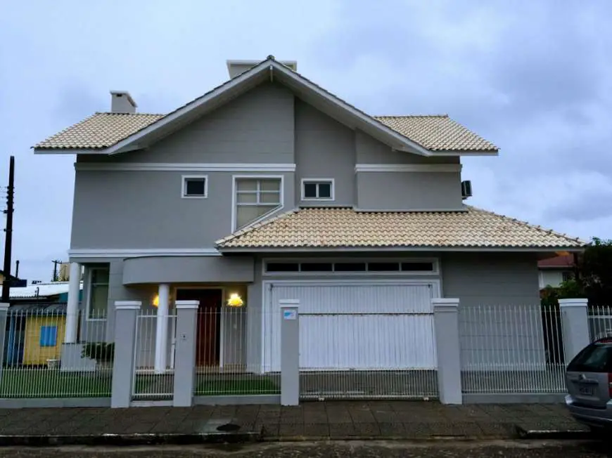 Casa com 3 Quartos para Alugar por R$ 1.300/Dia Rua Francisco Gouveia - Jurerê, Florianópolis - SC