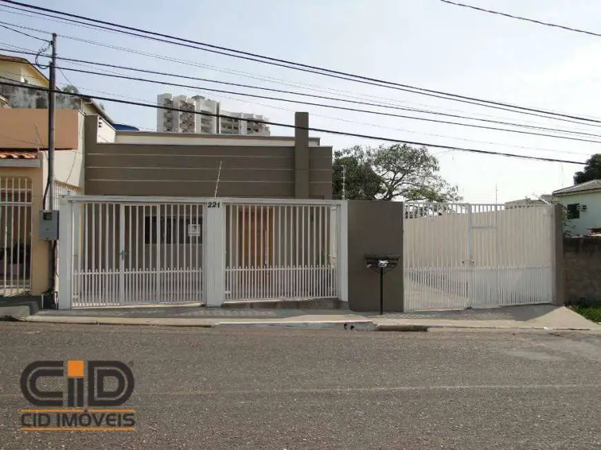 Casa com 2 Quartos para Alugar, 180 m² por R$ 1.800/Mês Avenida Dom Bosco, 221 - Dom Aquino, Cuiabá - MT