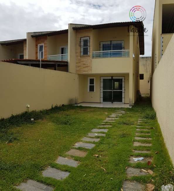 Casa com 3 Quartos para Alugar, 140 m² por R$ 1.400/Mês Rua Portugal - Messejana, Fortaleza - CE