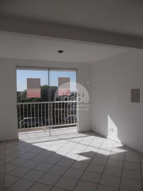 Apartamento com 2 Quartos para Alugar, 49 m² por R$ 750/Mês Avenida Carlos Gomes, 521 - Universitário, Cascavel - PR