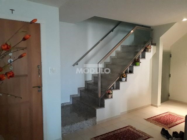 Cobertura com 3 Quartos para Alugar, 214 m² por R$ 2.500/Mês Santa Mônica, Uberlândia - MG