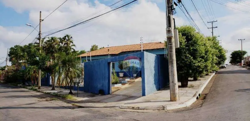 Casa com 3 Quartos à Venda, 247 m² por R$ 330.000 Rua C - Vilage Flamboyant, Cuiabá - MT