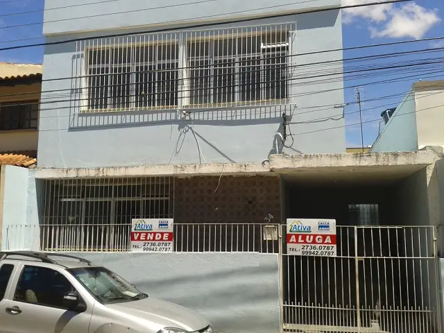 Casa com 4 Quartos à Venda por R$ 410.000 Centro, Campos dos Goytacazes - RJ