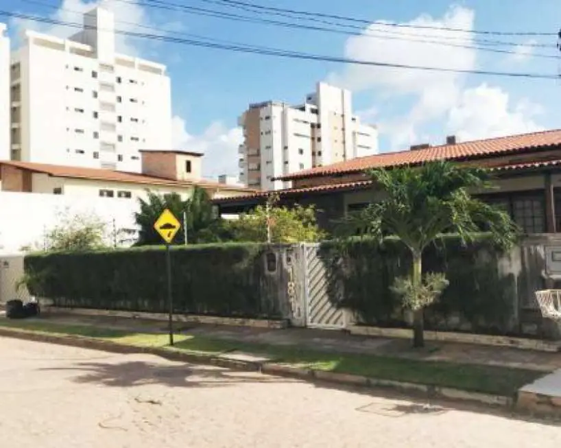 Casa com 3 Quartos para Alugar, 230 m² por R$ 4.000/Mês Intermares, Cabedelo - PB