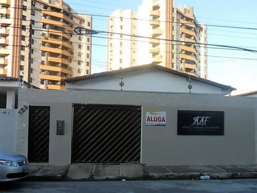 Casa com 3 Quartos para Alugar, 250 m² por R$ 1.800/Mês Rua Maria Valdeir Nascimento Lins, 123 - Grageru, Aracaju - SE