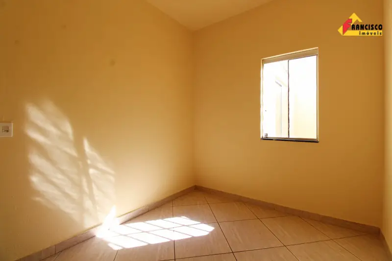 Casa com 3 Quartos para Alugar, 75 m² por R$ 650/Mês Rua Pernambuco - São Roque, Divinópolis - MG