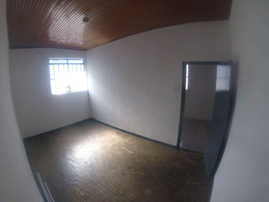 Casa com 1 Quarto para Alugar, 50 m² por R$ 650/Mês Avenida dos Andradas, 32 - Sagrada Família, Belo Horizonte - MG