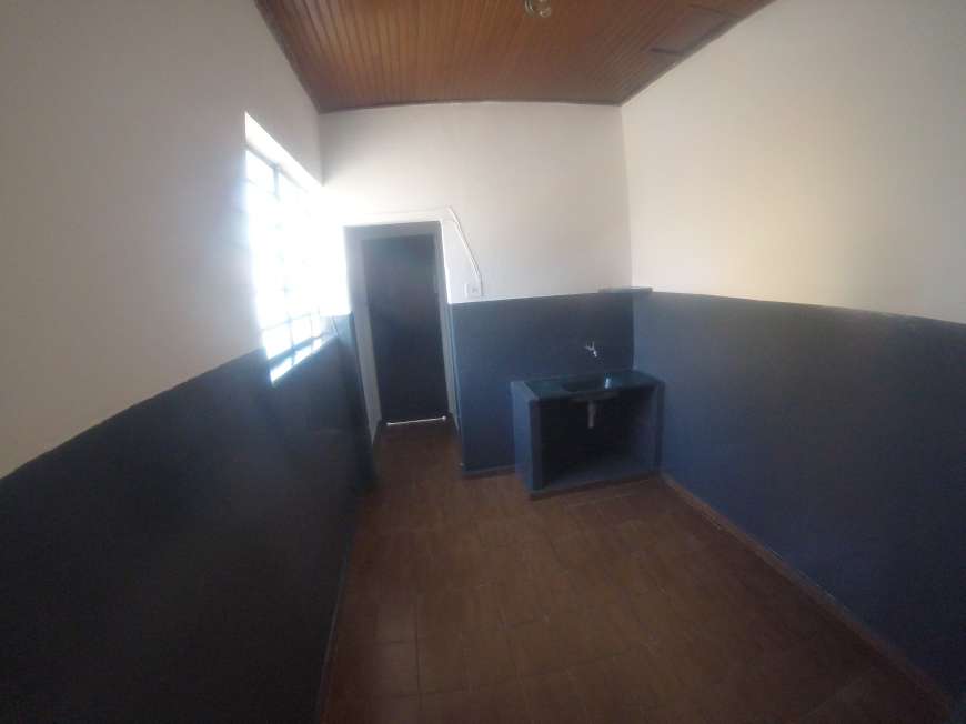 Casa com 1 Quarto para Alugar, 50 m² por R$ 650/Mês Avenida dos Andradas, 32 - Sagrada Família, Belo Horizonte - MG