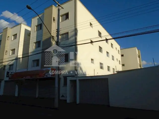 Apartamento com 3 Quartos para Alugar, 131 m² por R$ 850/Mês Santa Mônica, Uberlândia - MG