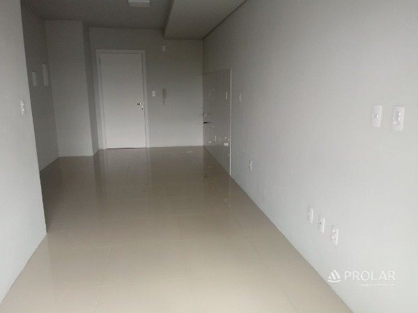 Apartamento com 2 Quartos para Alugar, 83 m² por R$ 825/Mês Rua Mário Italvino Poletto, 295 - Fenavinho, Bento Gonçalves - RS