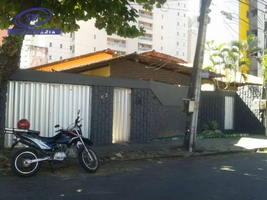 Casa com 3 Quartos para Alugar, 240 m² por R$ 2.500/Mês Rua Eliseu Uchôa Beco - Guararapes, Fortaleza - CE